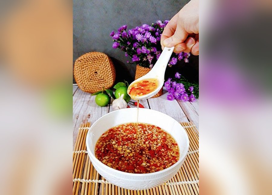 Bí quyết pha nước mắm chấm chuẩn nhà hàng với tỷ lệ vàng 1:1:1:4